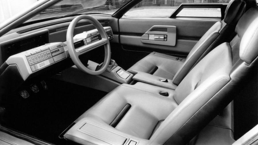 Интерьер Alfa Romeo Delfino Concept 1983 года  (фото 2 из 18)